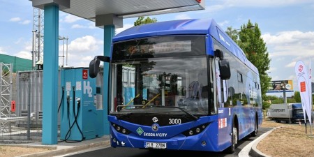 Městské autobusy budou jezdit na vodík, pražští radní schválili pilotní projekt