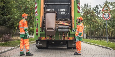 Začalo jaro, rostlinný bioodpad třídí Pražané už do čtyřiceti tisíc nádob