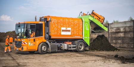 Třiďme společně rostlinný bioodpad ještě lépe, vyzývají Pražské služby. Může se stát cenným hnojivem