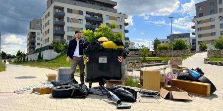 Ulice není popelnice! Pražské služby dál bojují proti nepořádku vtipně a s nadhledem