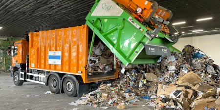 Třiďme společně papír ještě lépe, vyzývají Pražské služby