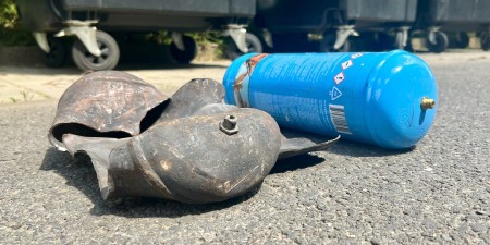 Bomby od párty plynů ani žádné jiné velké tlakové lahve neházejte do popelnic! Jejich exploze komplikují zpracování odpadu v hlavním městě