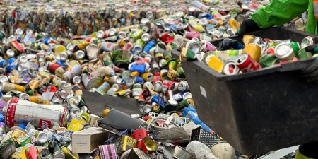 Třiďme společně kovy ještě lépe, vyzývají Pražské služby. Recyklovat je lze takřka donekonečna!
