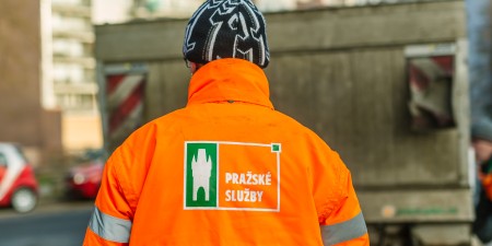 Po Praze řádí znovu falešní popeláři. Po lidech chtějí peníze
