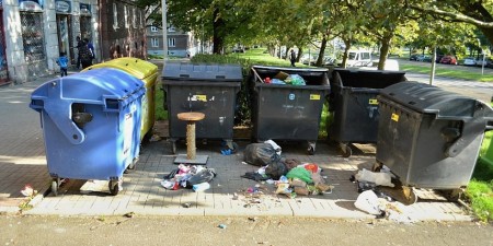 Stop nepořádku u popelnic, vyzývají Pražské služby