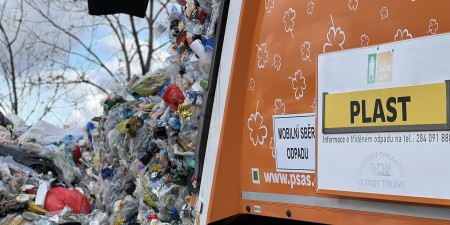 Pražské služby svezly loni znovu více tříděného odpadu, vyrobily rekordní množství elektřiny a postaraly se o zeleň na ploše patnácti „Václaváků“