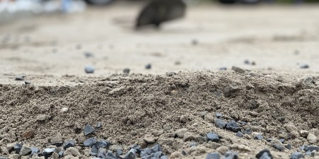 Po(d)klad budoucnosti? Pražské služby testují využití škváry v praxi