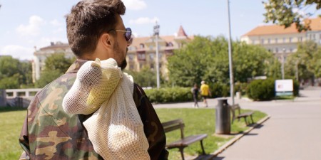 Oprašte síťovky po prarodičích, pijte z opakovaně využitelných lahví. Jde to i jinak, říká Vašek Matějovský.