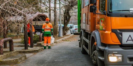 Jak vyzrát na třídění odpadu nejen o Vánocích? Pražské služby radí v zimním speciálu